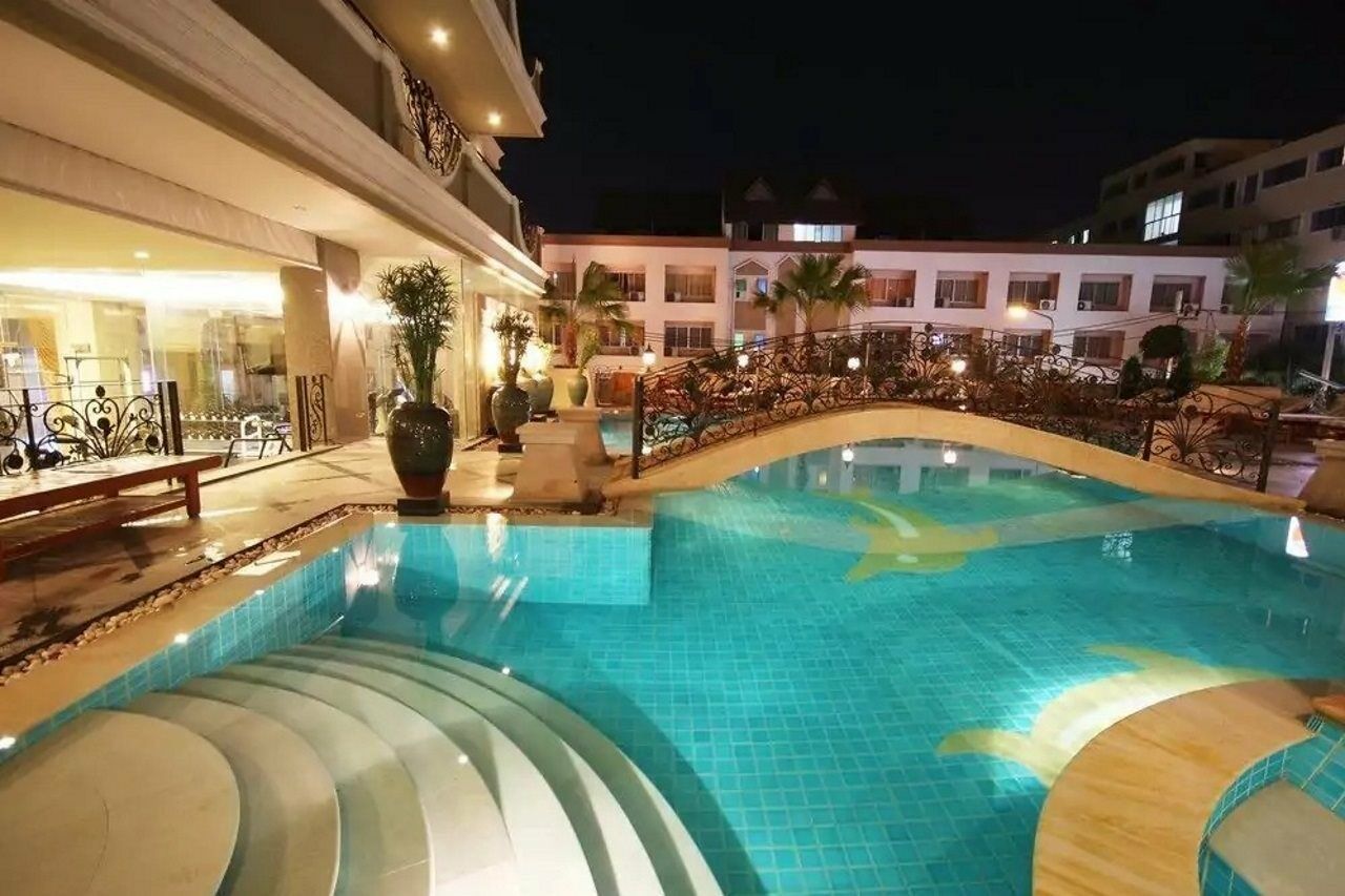 Lk Royal Suite Pattaya Exterior photo